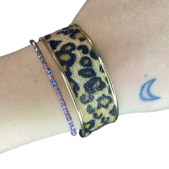 🍬7 for $15🍬 Gold tone Cheetah Print Cuff Bracelet CC - Picture 2 of 9